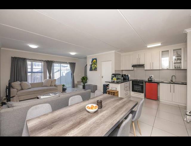 3 BEDROOM TOWNHOUSE FOR SALE IN PARKLANDS NORTH